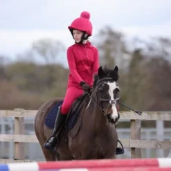 Aubrion Jack Non-Stop Young Rider Cerise -Pikeur || Cavallo || Dublin Verkoopwinkel eskaanpassing 8906 8971 8990 cerise.c56df1