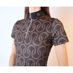 Montar Poloshirt Aisha Horseshoe Zwart -Pikeur || Cavallo || Dublin Verkoopwinkel montar pl2326 4 aisha horseshoe polo4.d3beec